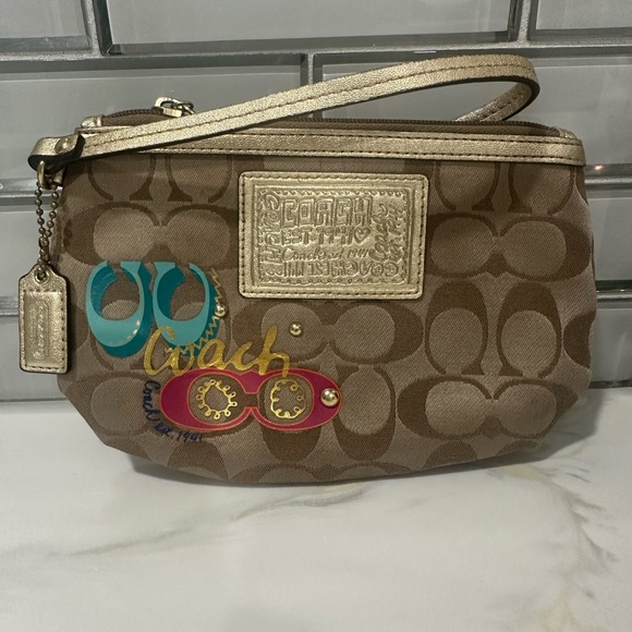 Coach Handbags - Coach daisy pop Wristlet or carry as a mini bag gold hangtag Euc